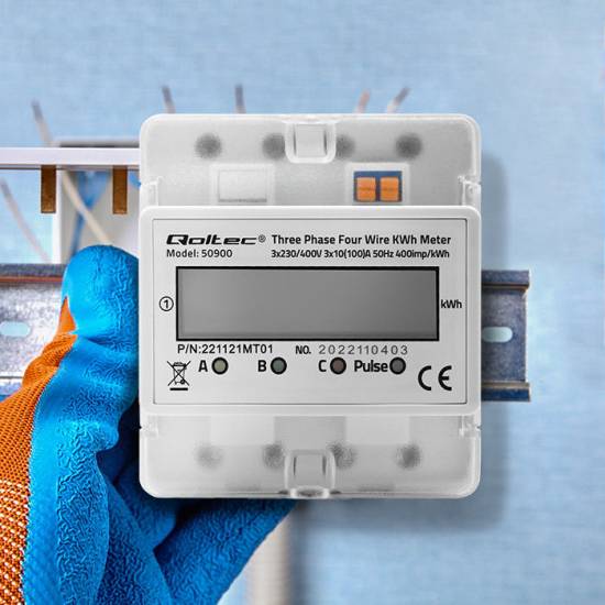 Licznik zużycia energii na szynę DIN trójfazowy 400V LCD 4P Qoltec 50900