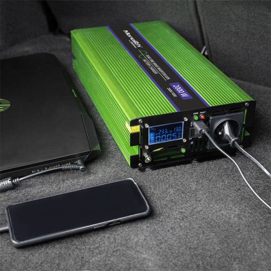 Przetwornica napięcia z ładowaniem baterii Monolith 1000W / 2000W 12V na 230V Czysty Sinus Qoltec 51942