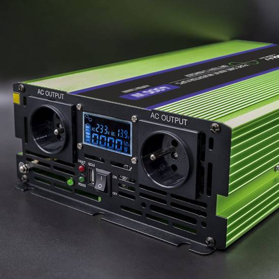 Przetwornica napięcia z ładowaniem baterii Monolith 2000W / 4000W 12V na 230V Czysty Sinus Qoltec 51943