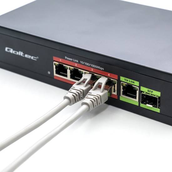 Switch x5 10/100/1000Mbps x1 SFP POE 65W Qoltec 52296